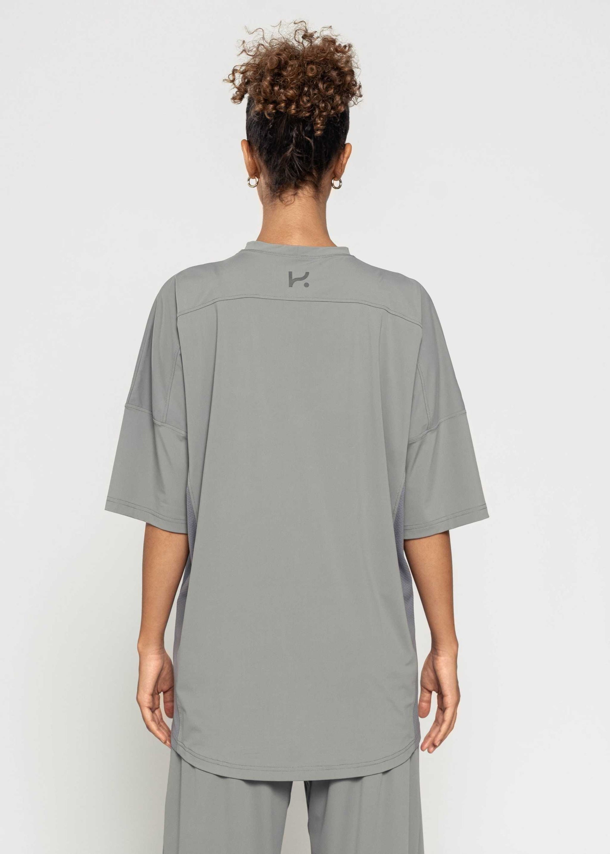Women's Oversize Active 3/4 T-shirt for high-intensity training, lightweight and quick-drying.