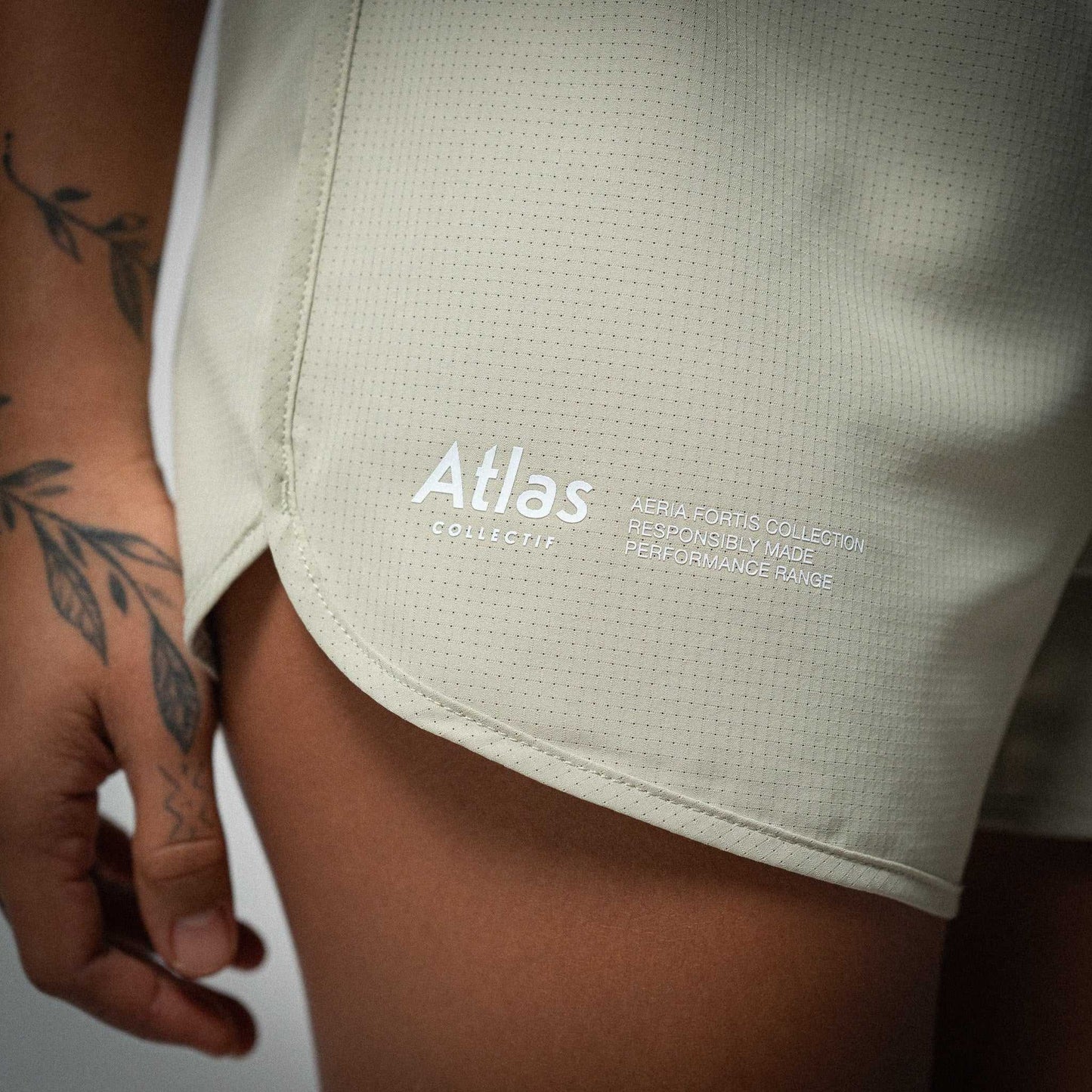 Aeria Fortis 4" WMNS Race Shorts Beige
