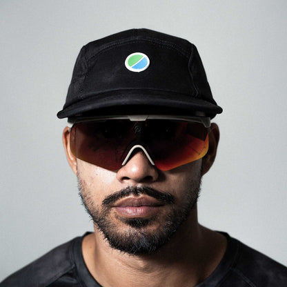 Black tie-dye running cap with logo, featuring lightweight, moisture-wicking polyester, adjustable strap, and reflective details.